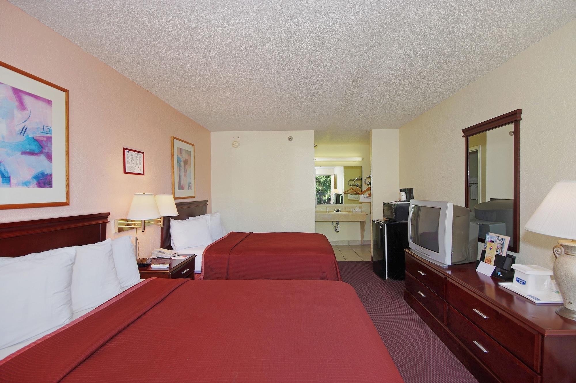 Howard Johnson By Wyndham Tropical Palms Kissimmee Exterior foto